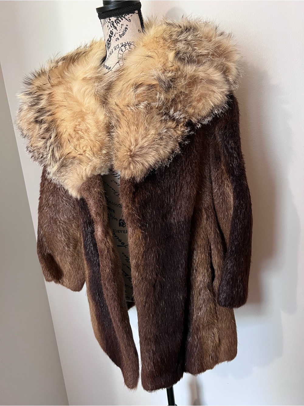 VTG Genuine Fur Statement Jacket Contrast Fluffy Collar Brown Satin Lining - Picture 2 of 16
